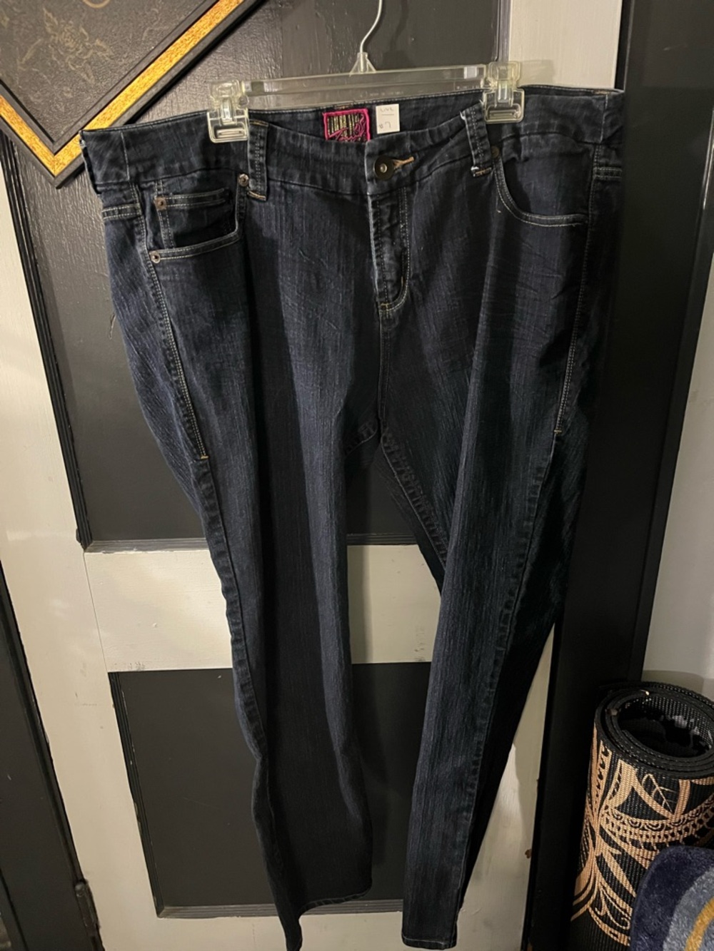 torrid #7 Dark Wash Skinny Jeans in Black-Blue.  Torrid tub.  Live:#7